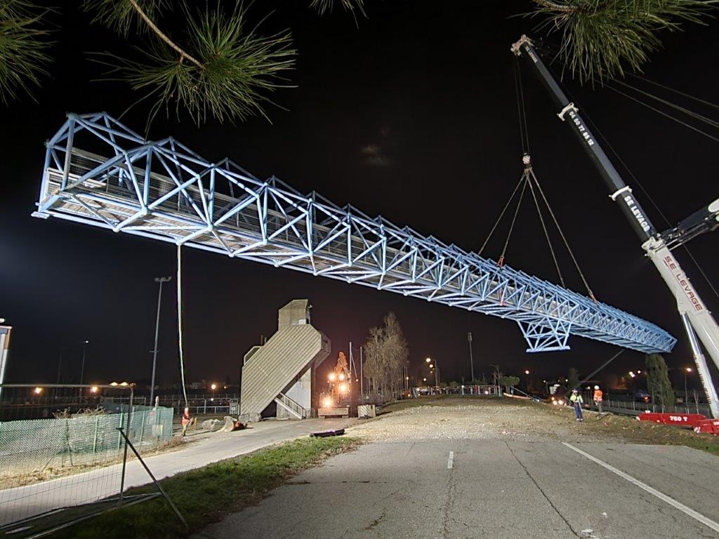 Démontage de la passerelle bleue – Nuit du 7 au 8 mars 2022