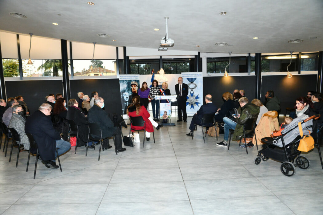 remise de médialle aux enfants pour leur dont de cheveux le 10.12 (8)