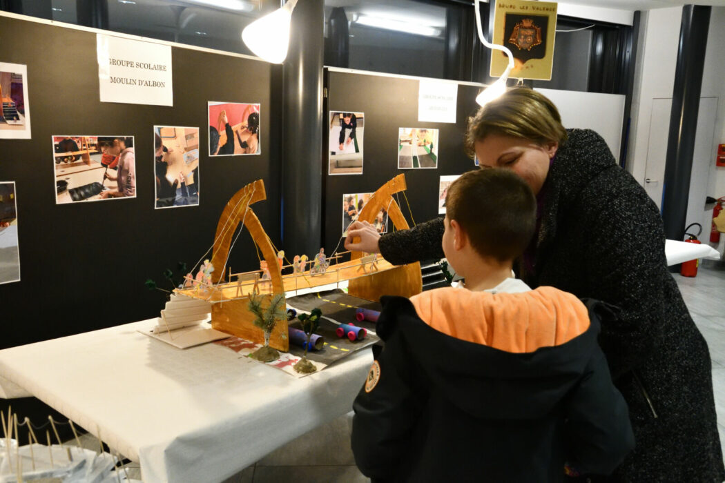 expo enfants périscolaire maquette de la passerelle 06.03 (13)