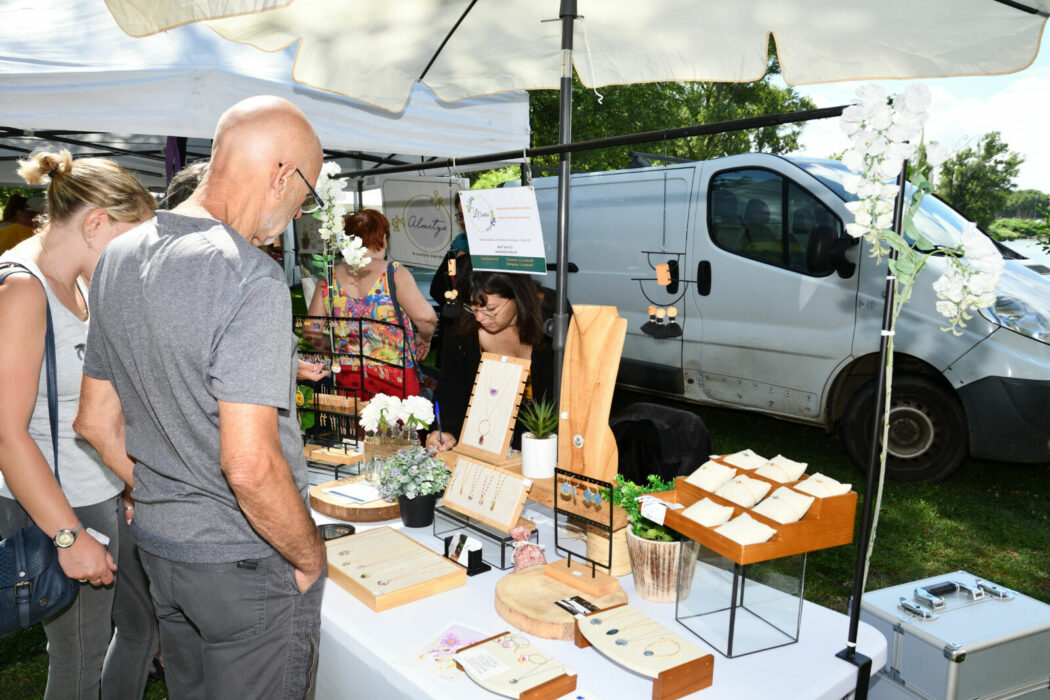 exposants du marché dimance 02.07+ promenade en bateau et boule (17)