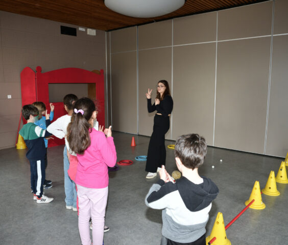 action sensibilisation au handicap,ecole des chirouzes 08.04 (11)