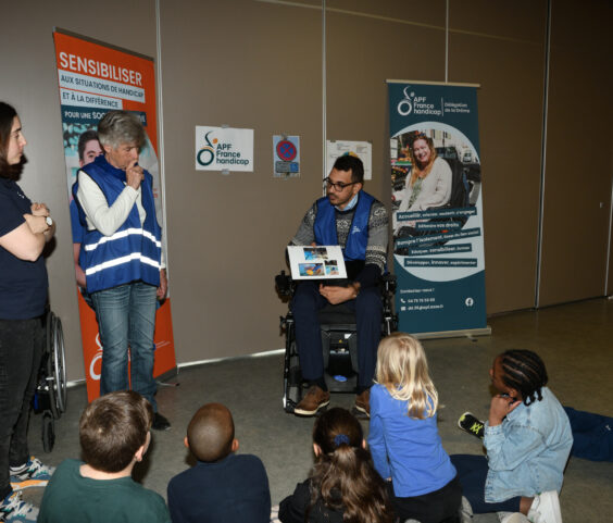 action sensibilisation au handicap,ecole des chirouzes 08.04 (15)