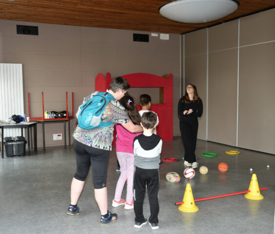 action sensibilisation au handicap,ecole des chirouzes 08.04 (19)