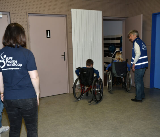 action sensibilisation au handicap,ecole des chirouzes 08.04 (20)