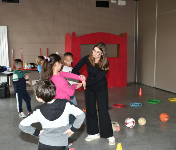 action sensibilisation au handicap,ecole des chirouzes 08.04 (23)