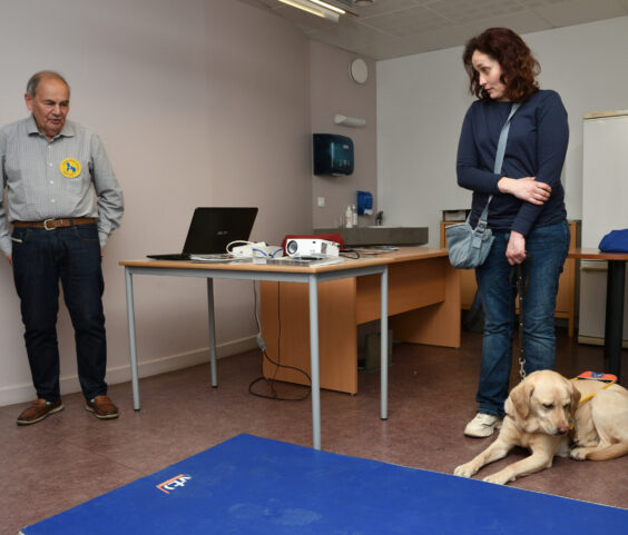 action sensibilisation au handicap,ecole des chirouzes 08.04 (24)