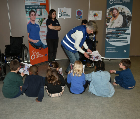 action sensibilisation au handicap,ecole des chirouzes 08.04 (9)