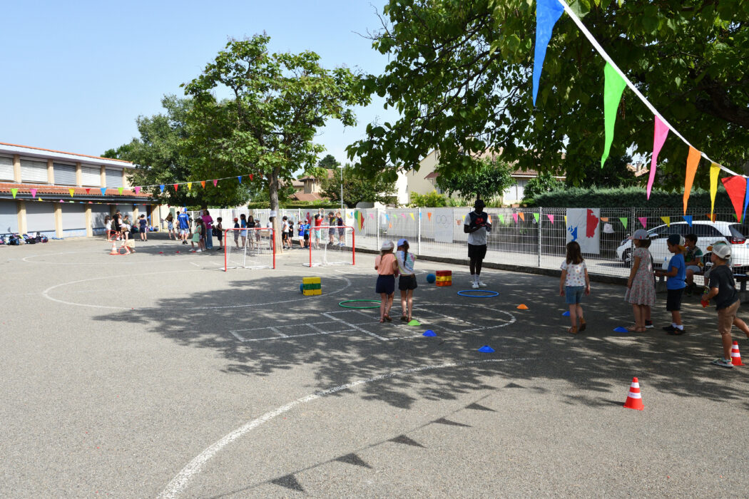 fête périscolaire école école robert money 28.06 (6)