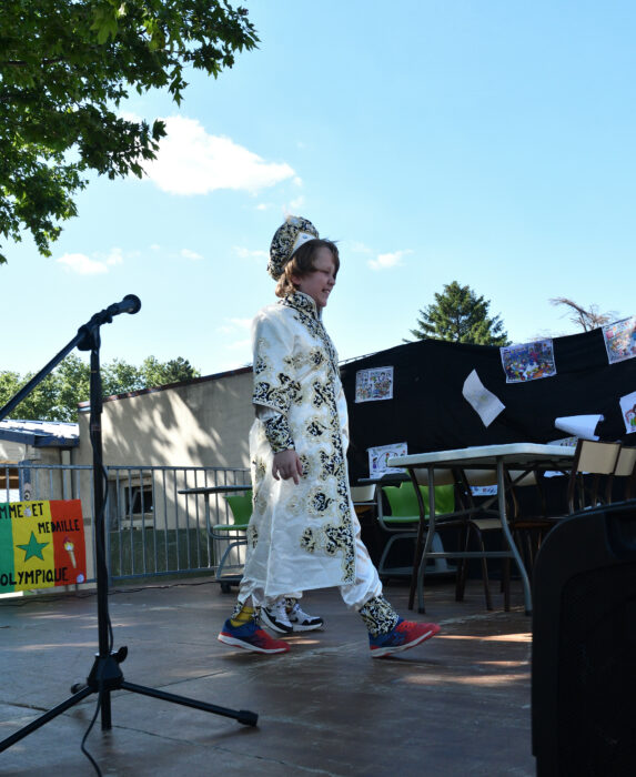 spectacle propsé par les enfants du périscolaire armallier 10.06 (13)