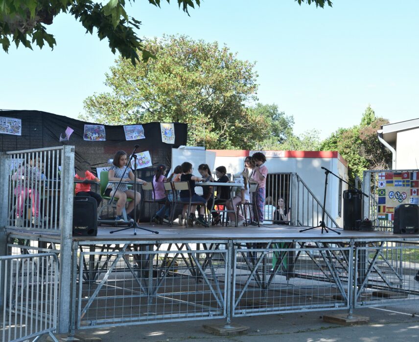 spectacle propsé par les enfants du périscolaire armallier 10.06 (19)