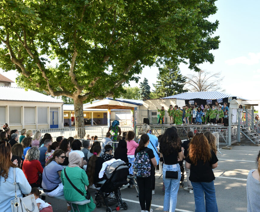 spectacle propsé par les enfants du périscolaire armallier 10.06 (23)