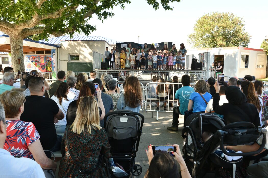 spectacle propsé par les enfants du périscolaire armallier 10.06 (6)