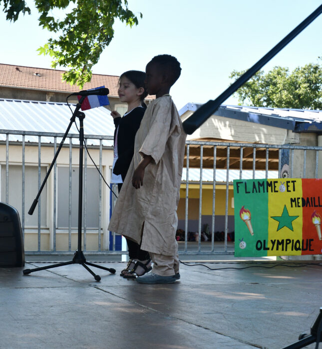 spectacle propsé par les enfants du périscolaire armallier 10.06 (8)