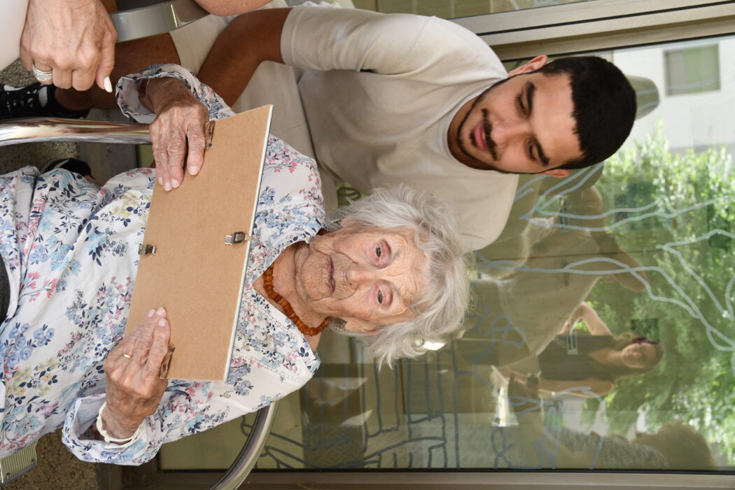 107 ans Odile Poirier 24.06 (48)