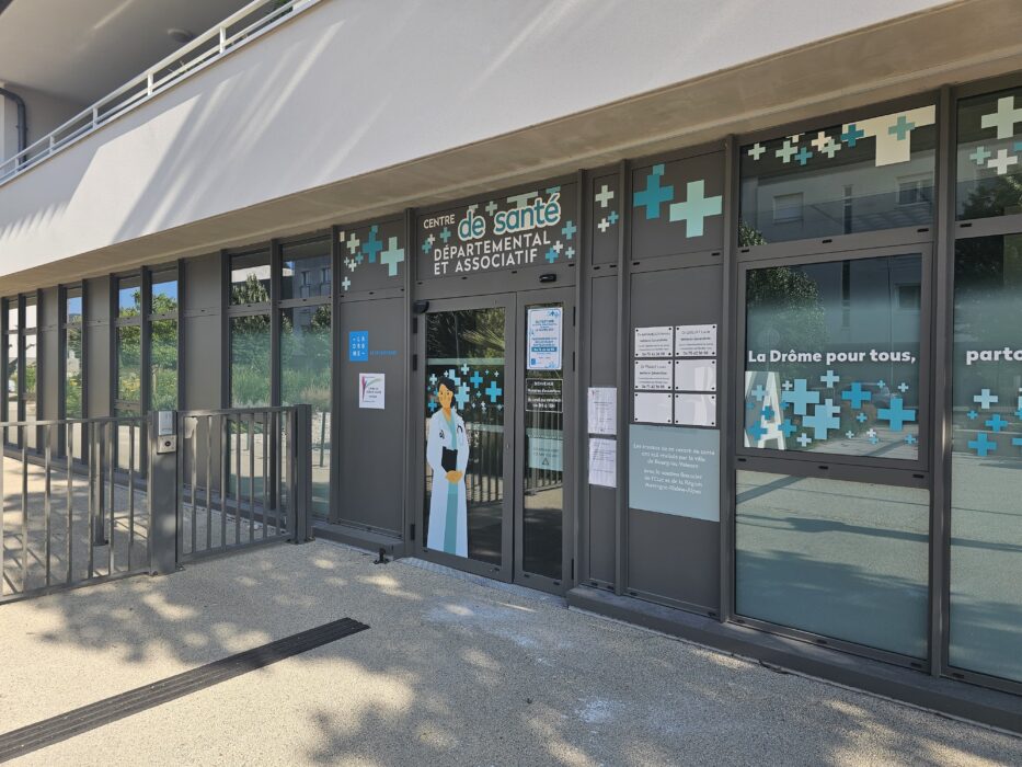 centre de santé-façade (12)