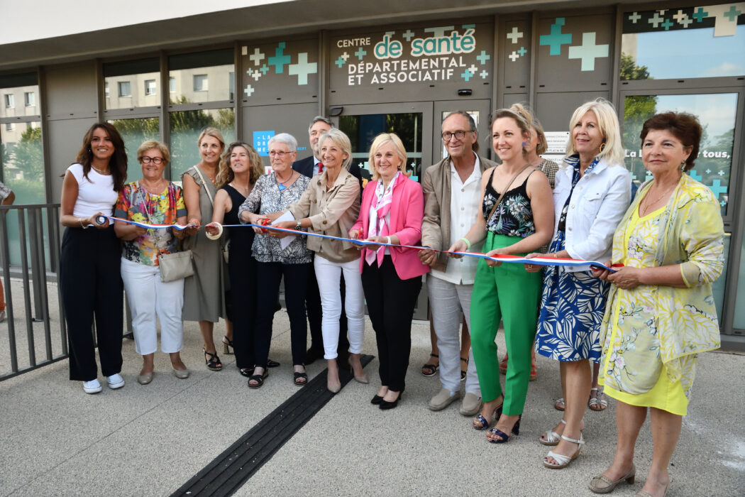 inauguration centre de santé 16.06.25 coupure de ruban + discourt (1)