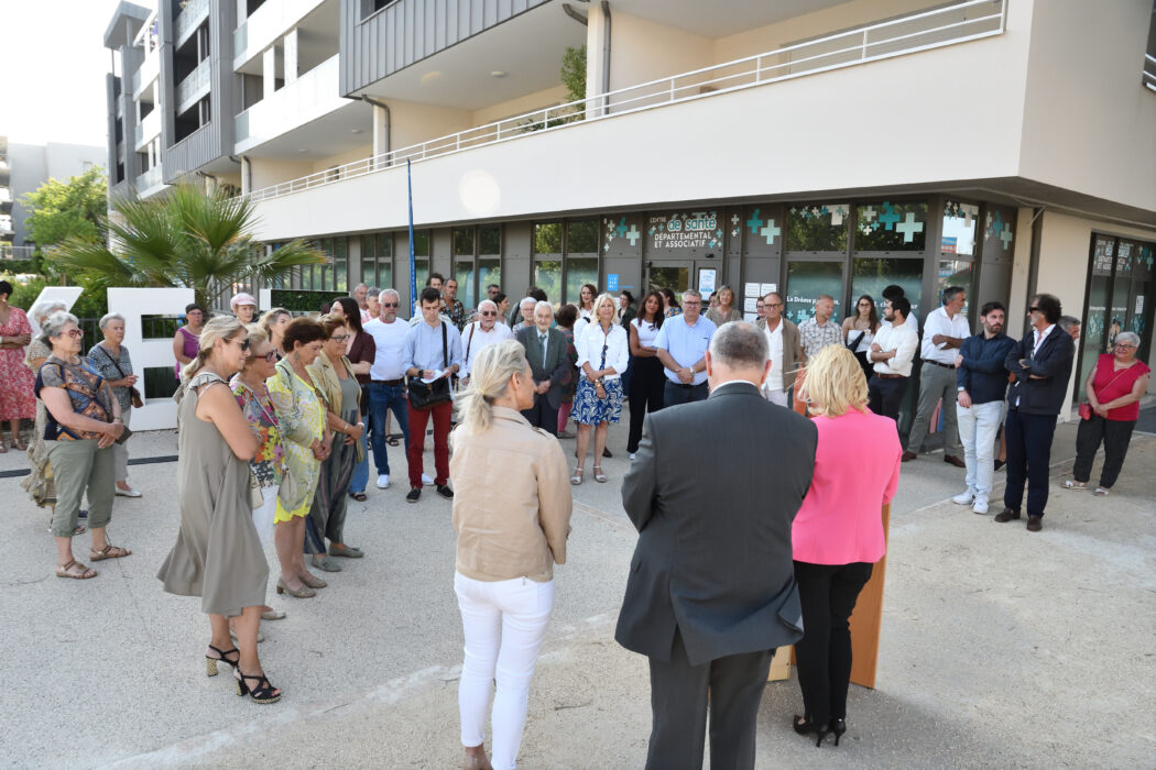 inauguration centre de santé 16.06.25 dévoilement plaque du square (10)