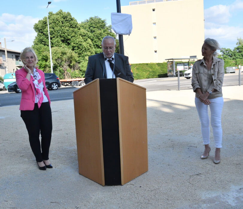 inauguration centre de santé 16.06.25 dévoilement plaque du square (12)