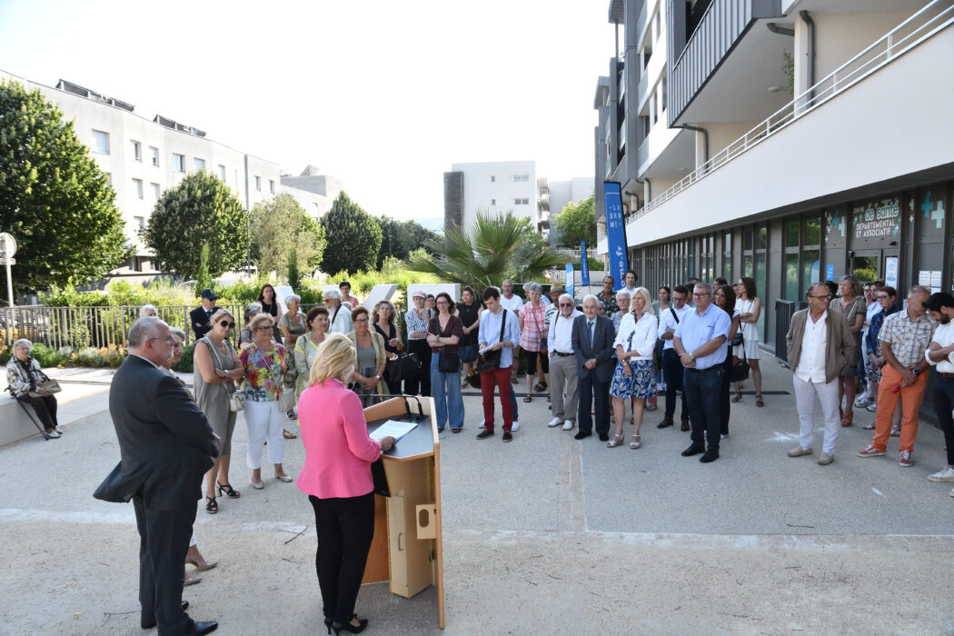 inauguration centre de santé 16.06.25 dévoilement plaque du square (9)