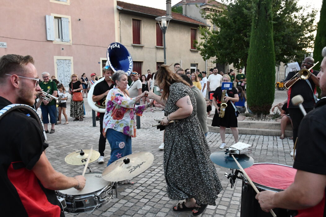 retraite aux flanbeaux place de la liberté (5)
