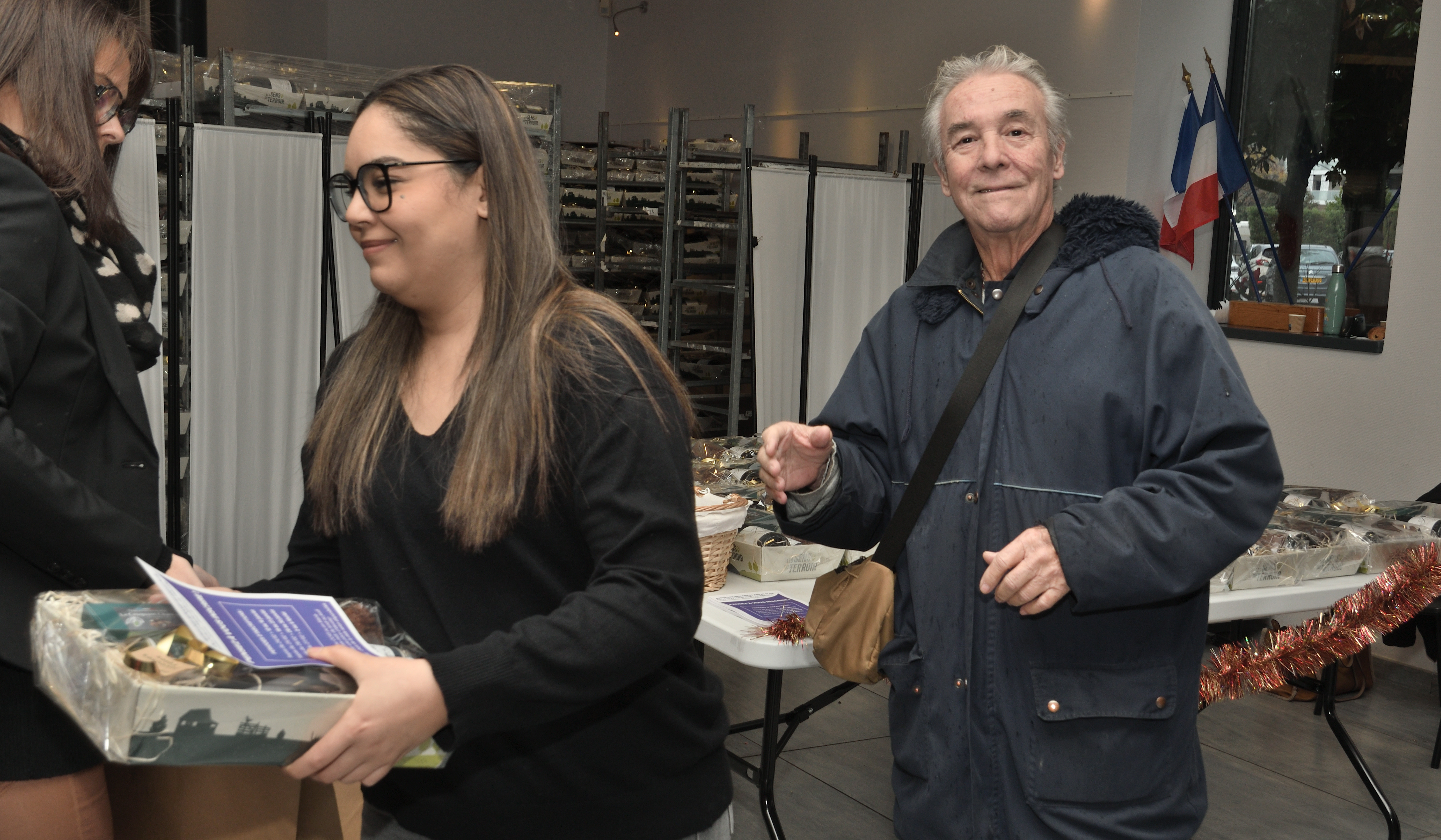 remise des colis de noël uax séniors 16.12 (8)