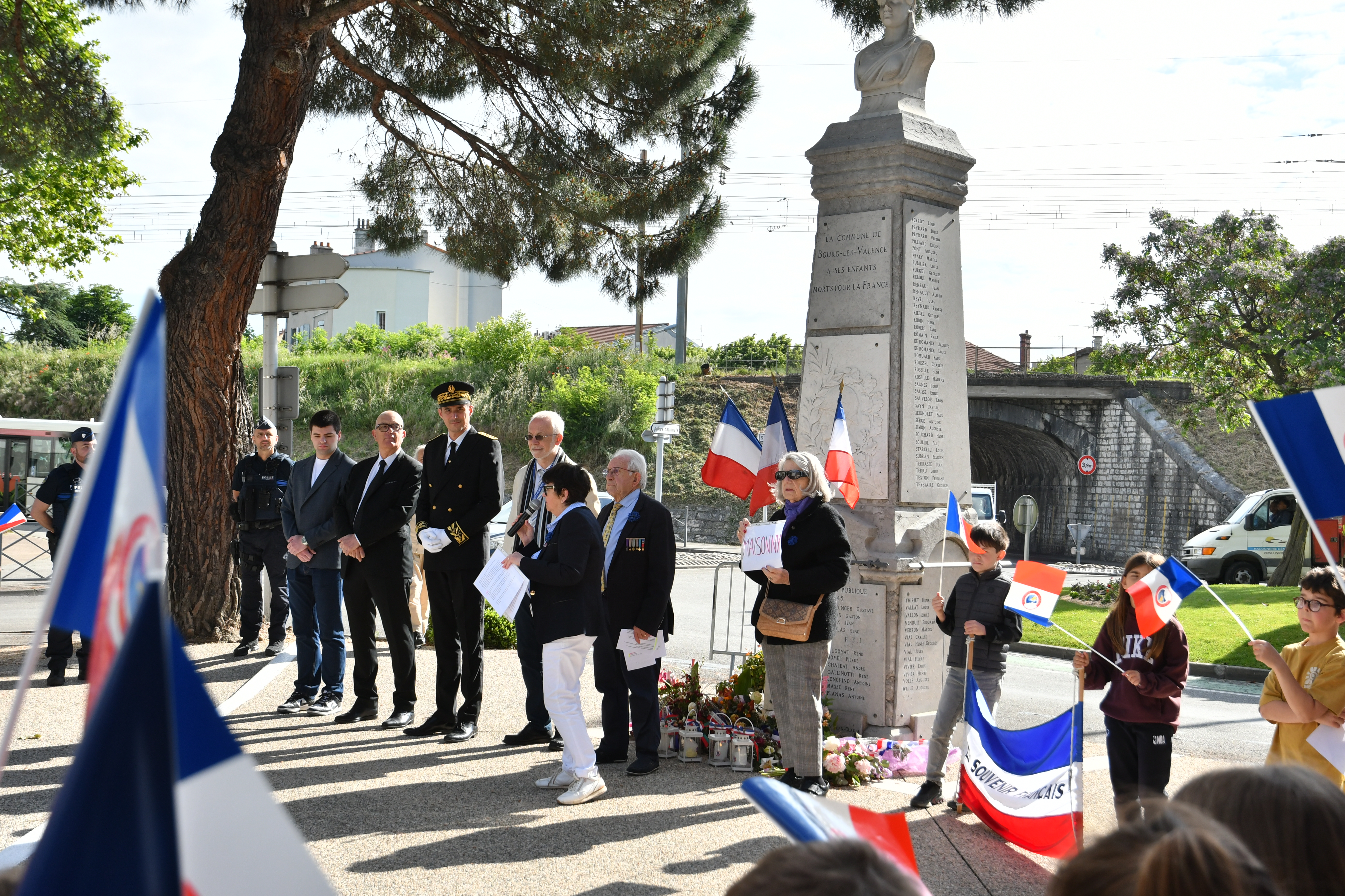 journée mémoire organisée par le comité pour les école élémentaires 12.05 (17)